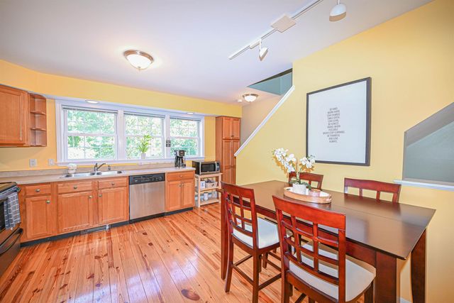 1029 S Mammoth Rd Unit 20, Manchester, NH 03109