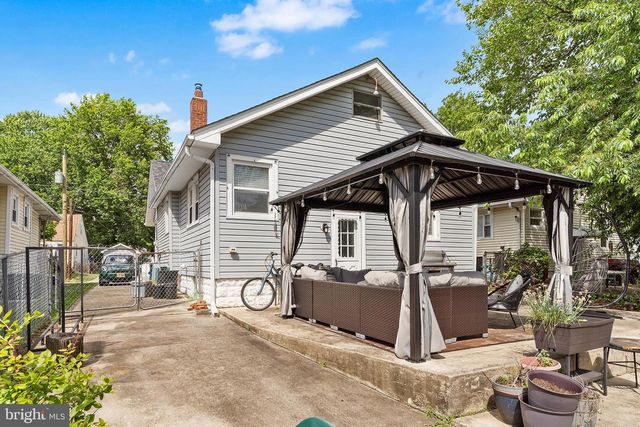 12 EDEN AVE, Oaklyn, NJ 08107