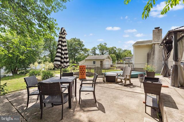 12 EDEN AVE, Oaklyn, NJ 08107