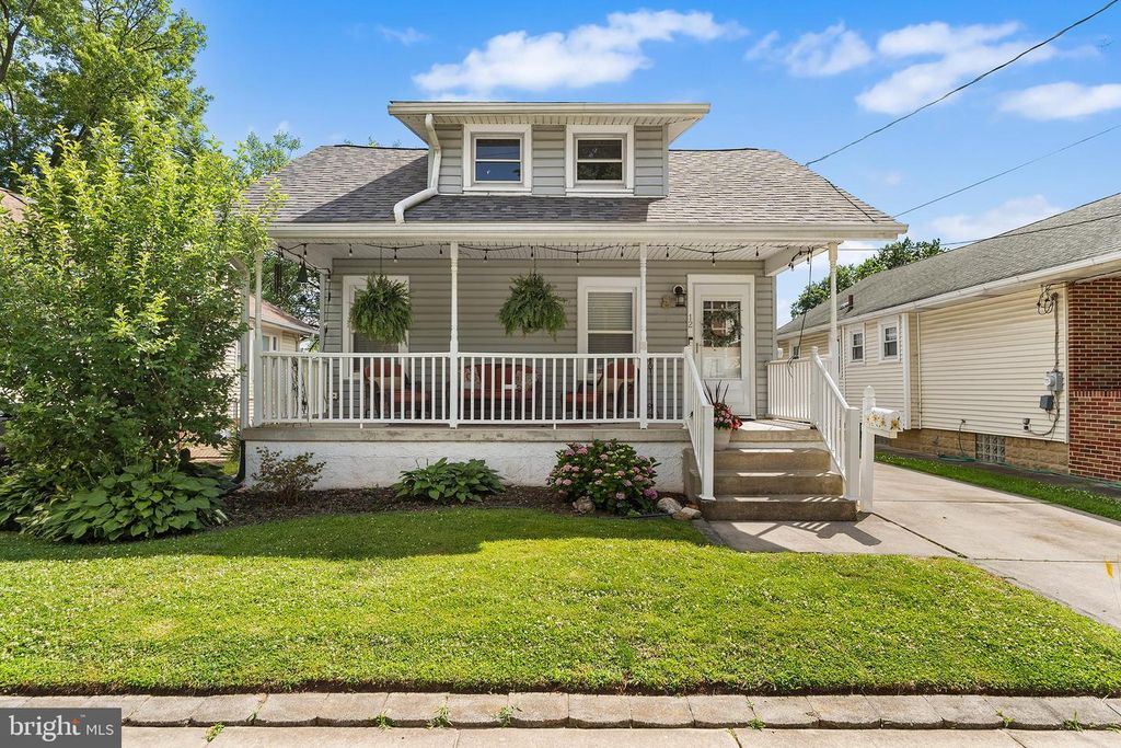 12 EDEN AVE, Oaklyn, NJ 08107