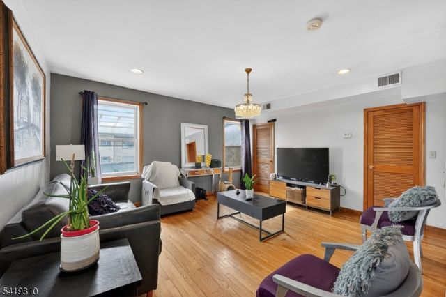 99 Bruen St, Newark City, NJ 07105