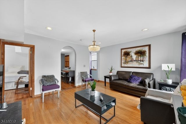 99 Bruen St, Newark City, NJ 07105