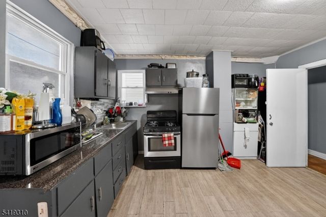 99 Bruen St, Newark City, NJ 07105