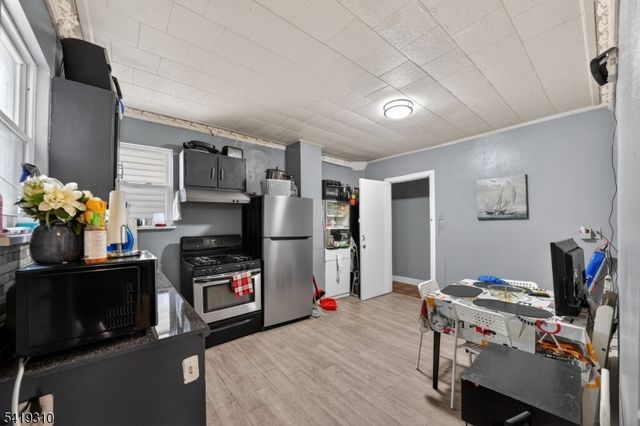 99 Bruen St, Newark City, NJ 07105