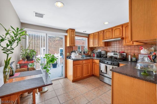 99 Bruen St, Newark City, NJ 07105