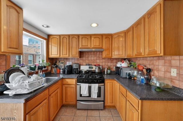 99 Bruen St, Newark City, NJ 07105