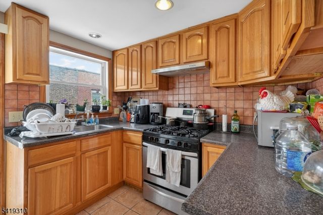 99 Bruen St, Newark City, NJ 07105