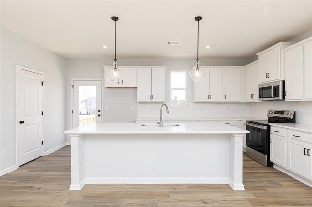 3475 Tristens Cove Walk, Loganville, GA 30052