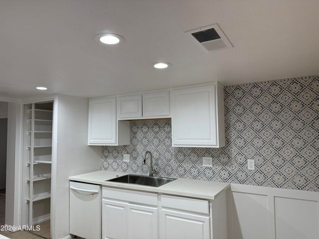 503 E LOYOLA Drive, Tempe, AZ 85282