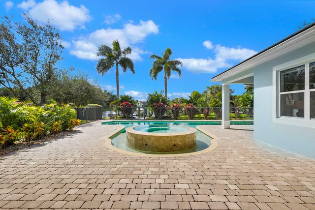 7186 SW Quiet River Court, Stuart, FL 34997