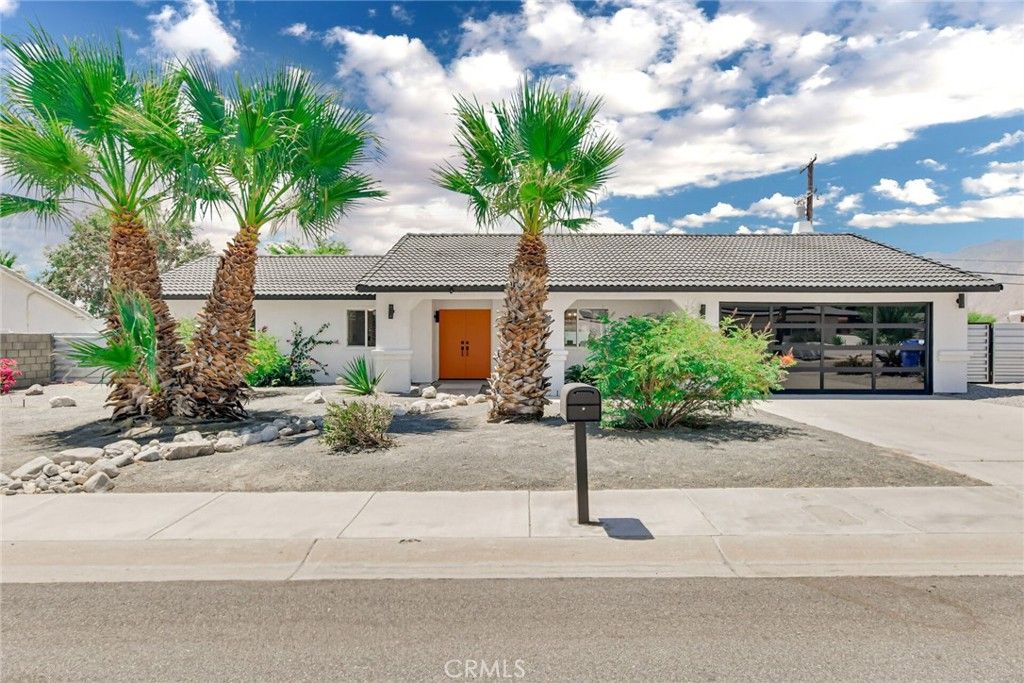 Image 1 of property listing at 3015 E San Juan, Palm Springs, CA 92262