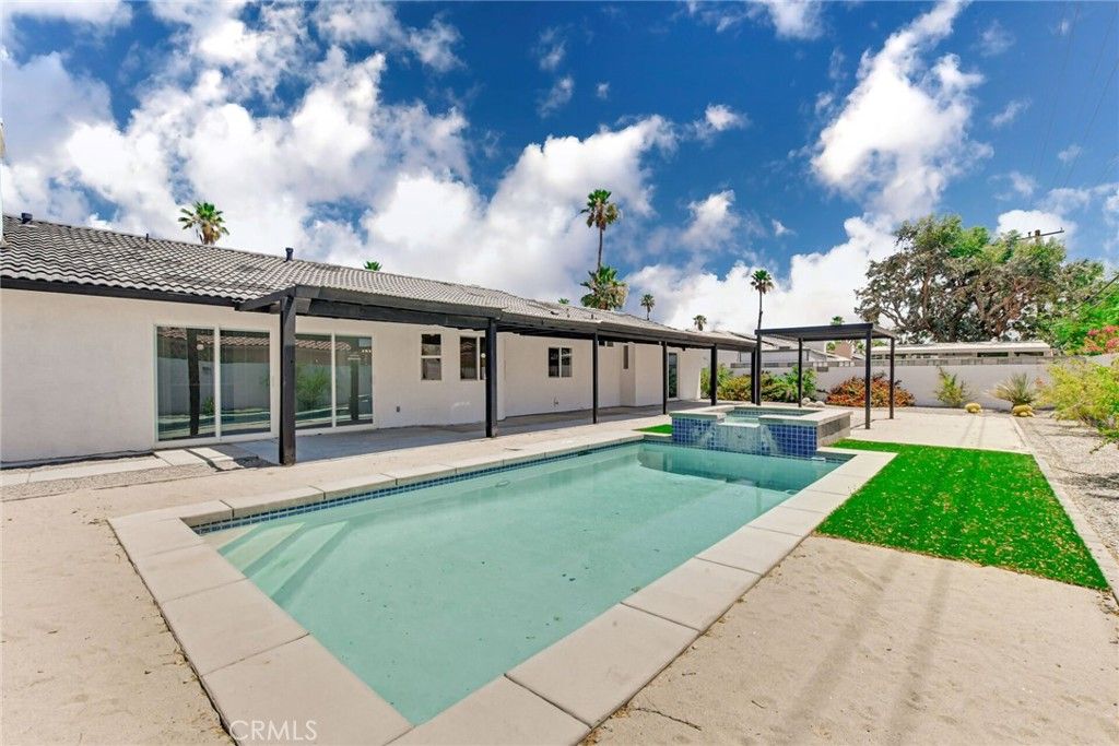 Image 13 of property listing at 3015 E San Juan, Palm Springs, CA 92262