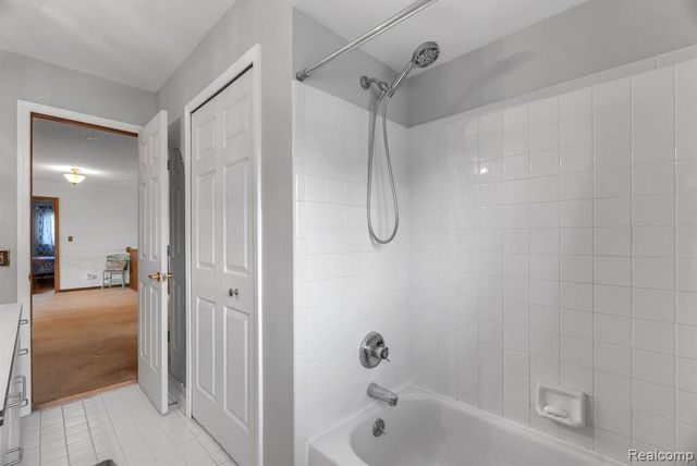 15743 Greenview, Fraser, MI 48026