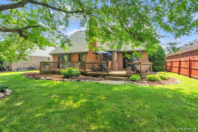 15743 Greenview, Fraser, MI 48026