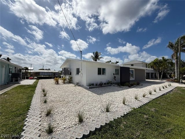 2823 Janet ST, Matlacha, FL 33993