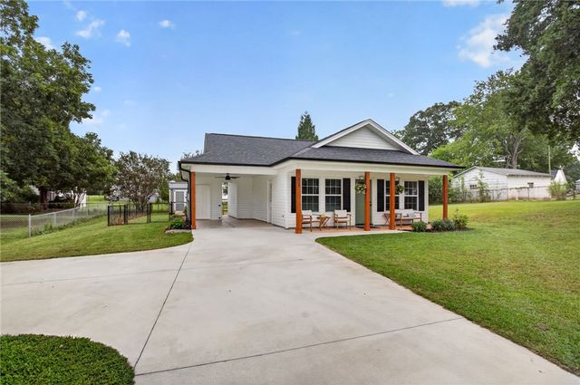 215 Dickson Street, Westminster, SC 29693