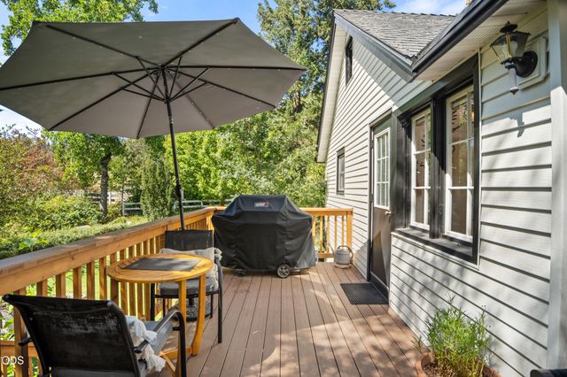 3184 Old Stage Road, Central Point, OR 97502