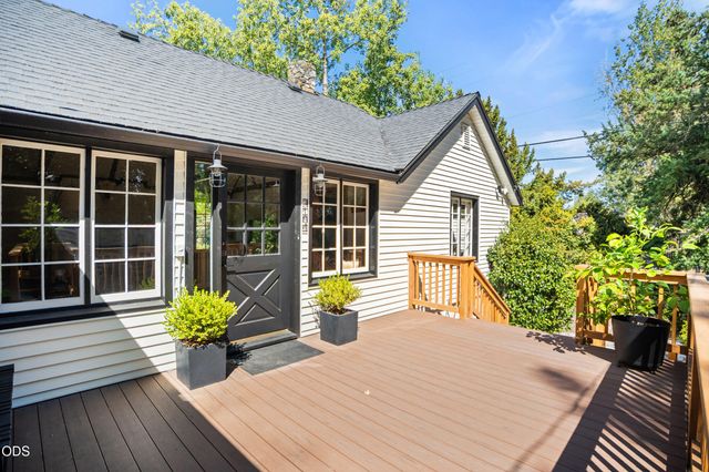 3184 Old Stage Road, Central Point, OR 97502
