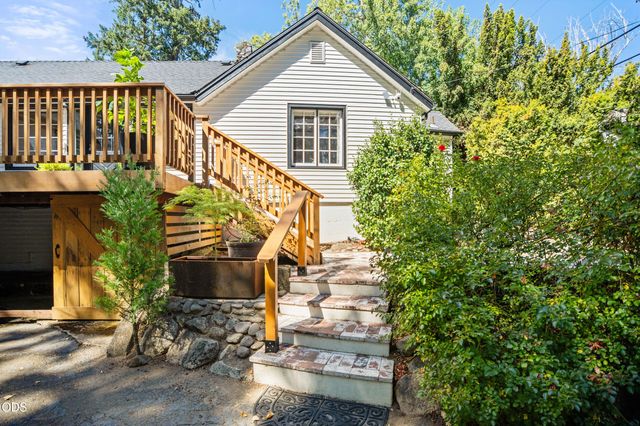3184 Old Stage Road, Central Point, OR 97502