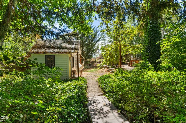 3184 Old Stage Road, Central Point, OR 97502