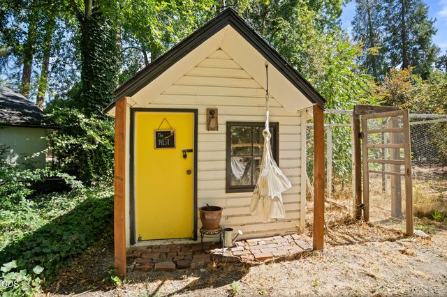 3184 Old Stage Road, Central Point, OR 97502