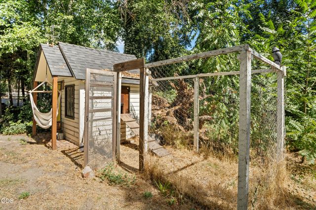 3184 Old Stage Road, Central Point, OR 97502