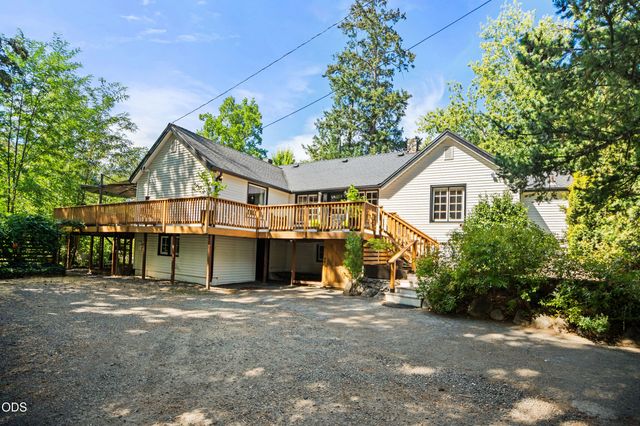 3184 Old Stage Road, Central Point, OR 97502