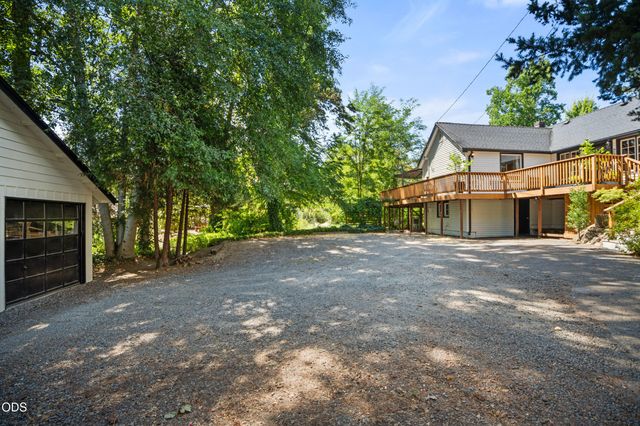 3184 Old Stage Road, Central Point, OR 97502
