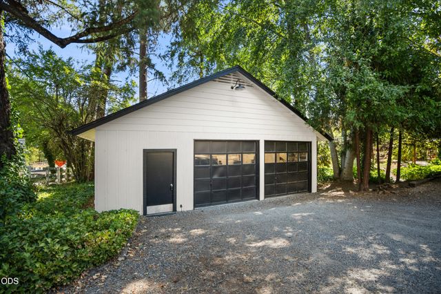 3184 Old Stage Road, Central Point, OR 97502