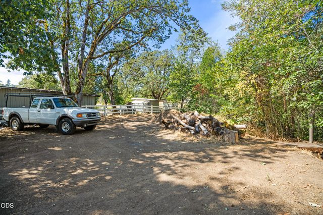3184 Old Stage Road, Central Point, OR 97502