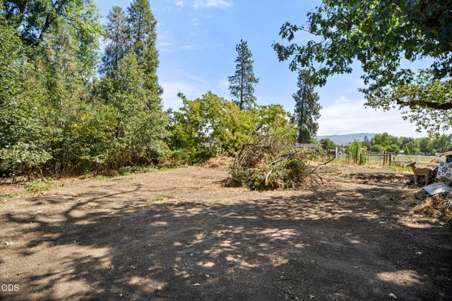 3184 Old Stage Road, Central Point, OR 97502