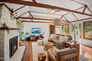 3184 Old Stage Road, Central Point, OR 97502