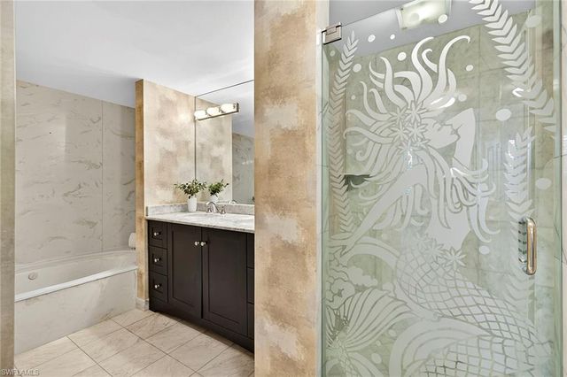 6075 Pelican Bay BLVD 204, Naples, FL 34108