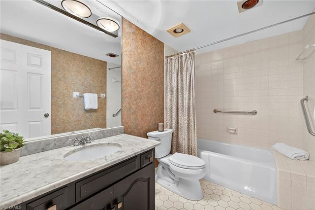 6075 Pelican Bay BLVD 204, Naples, FL 34108