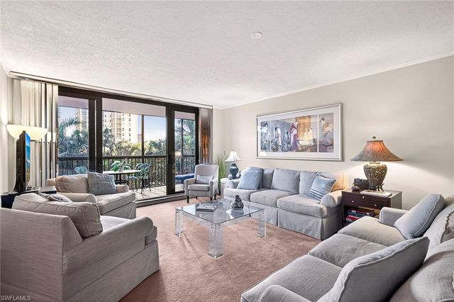 6075 Pelican Bay BLVD 204, Naples, FL 34108