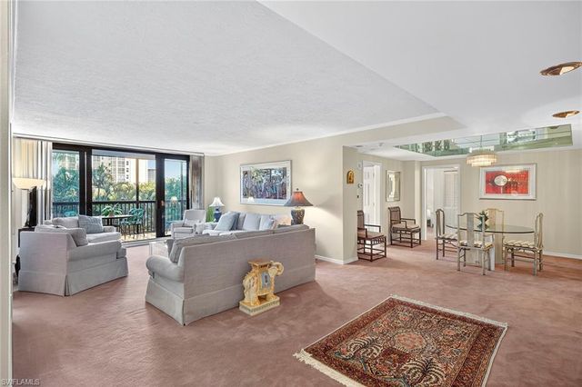 6075 Pelican Bay BLVD 204, Naples, FL 34108