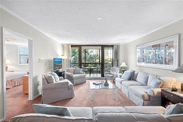 6075 Pelican Bay BLVD 204, Naples, FL 34108