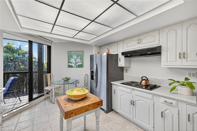 6075 Pelican Bay BLVD 204, Naples, FL 34108