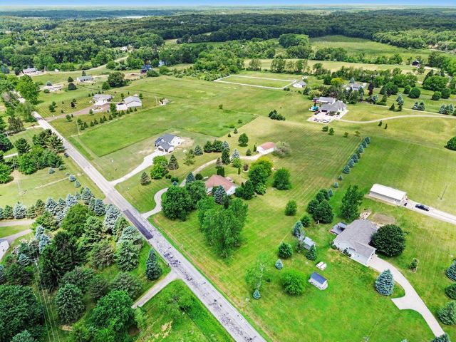 7880 Greenwood Road, Jackson, MI 49201