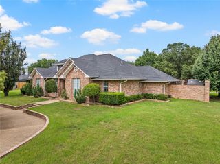 100 Turnberry Circle, Mt Pleasant, TX 75455