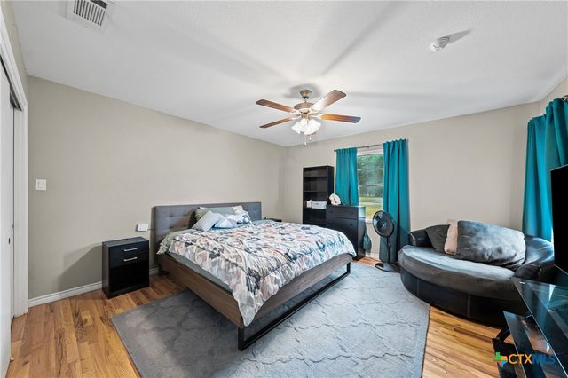 1406 N Penelope Street, Belton, TX 76513