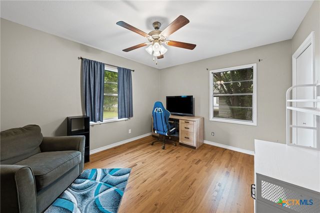 1406 N Penelope Street, Belton, TX 76513