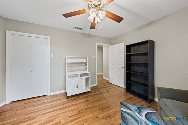 1406 N Penelope Street, Belton, TX 76513