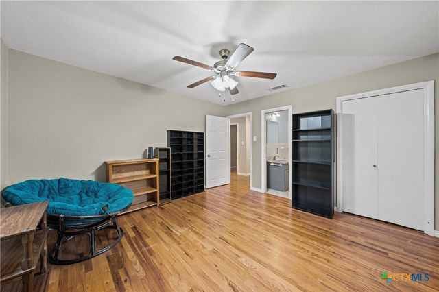 1406 N Penelope Street, Belton, TX 76513