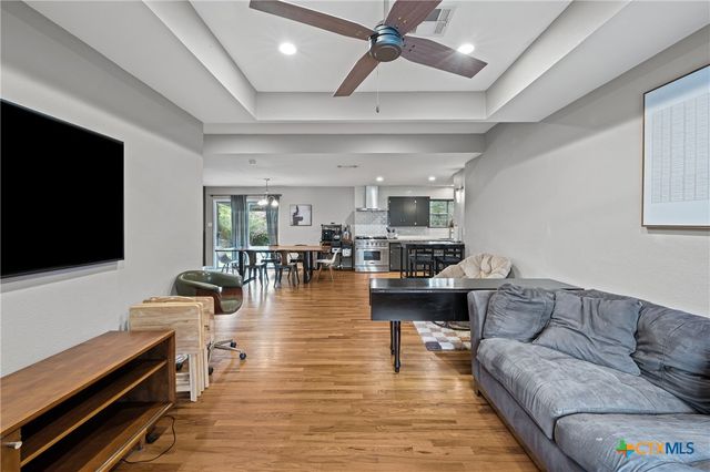 1406 N Penelope Street, Belton, TX 76513