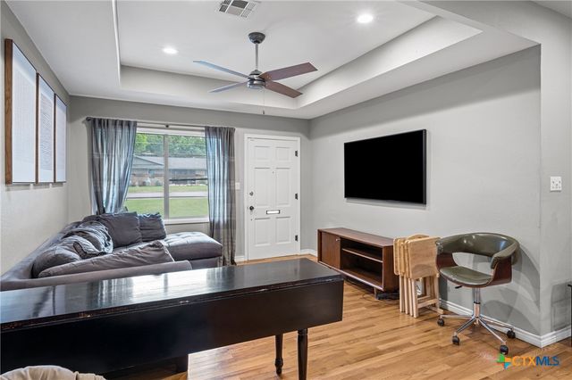 1406 N Penelope Street, Belton, TX 76513