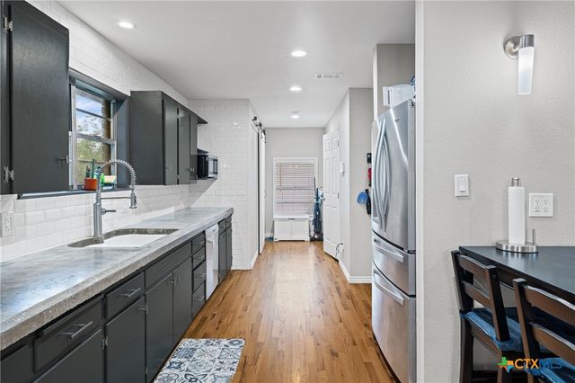 1406 N Penelope Street, Belton, TX 76513