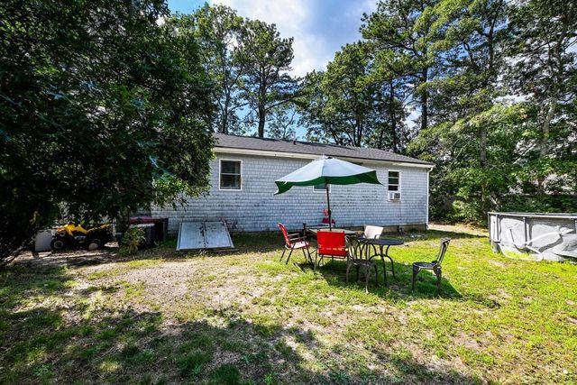 27 Crooked Meadow, Falmouth, MA 02536