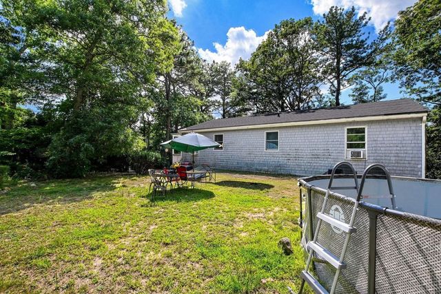 27 Crooked Meadow, Falmouth, MA 02536
