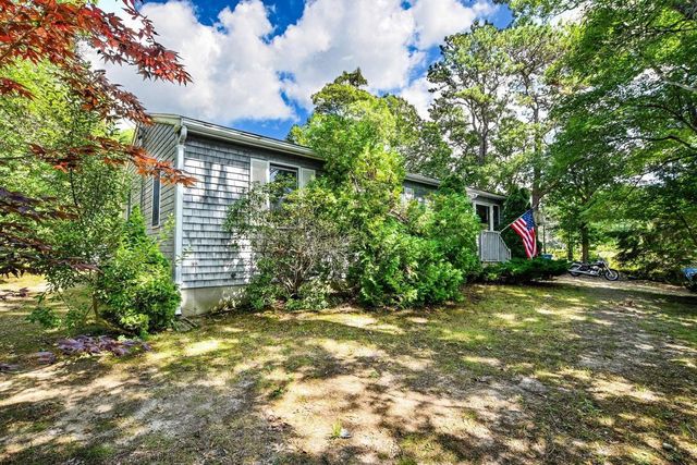 27 Crooked Meadow, Falmouth, MA 02536